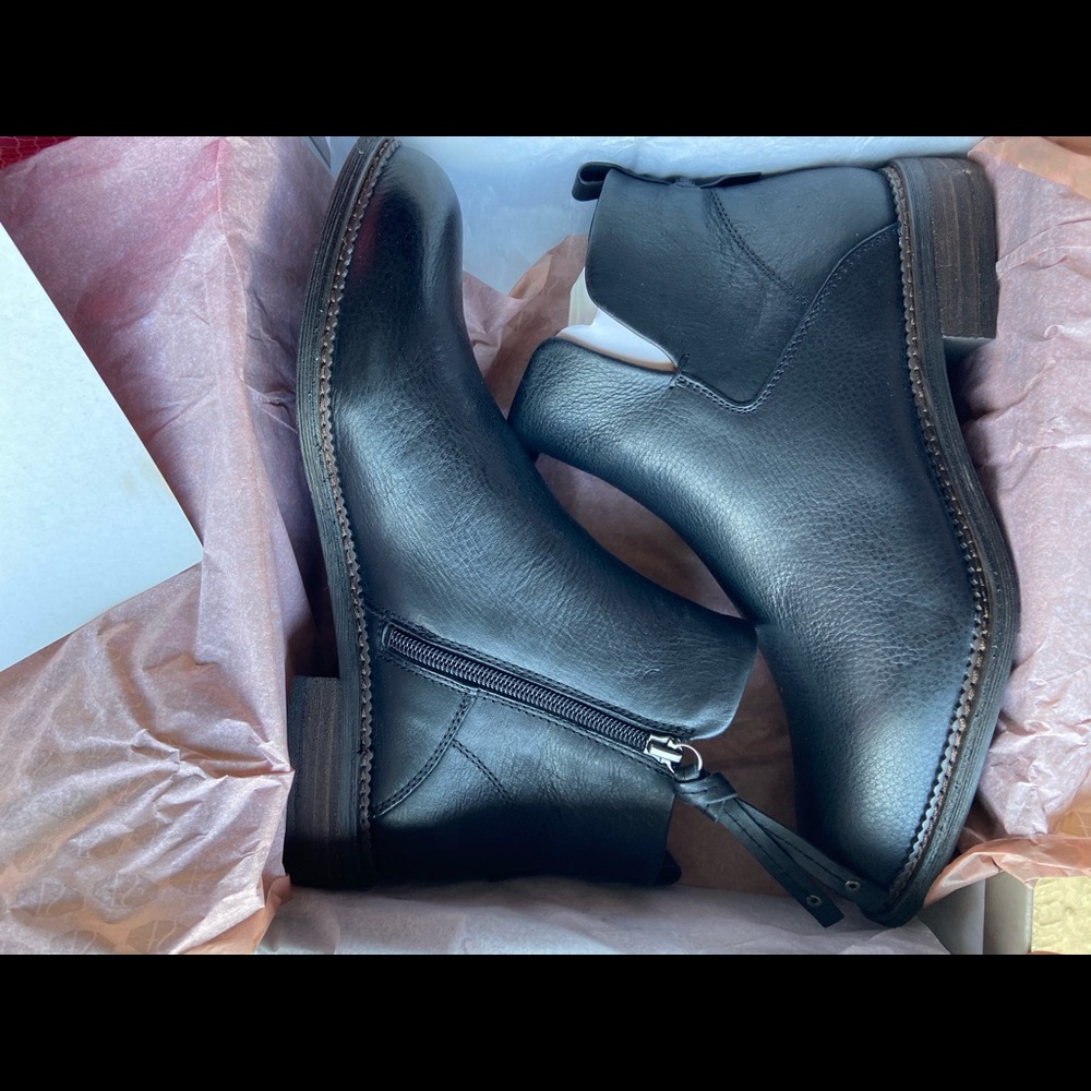 New in box sold at 90@dsw womens bootie black